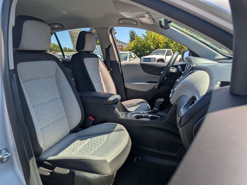 Used 2018 Chevrolet Equinox LS AWD/4WD image 30