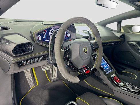 Used 2020 Lamborghini Huracan EVO image 9