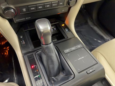 Certified 2023 Lexus GX 460 Premium w/ Premium Package AWD/4WD image 32