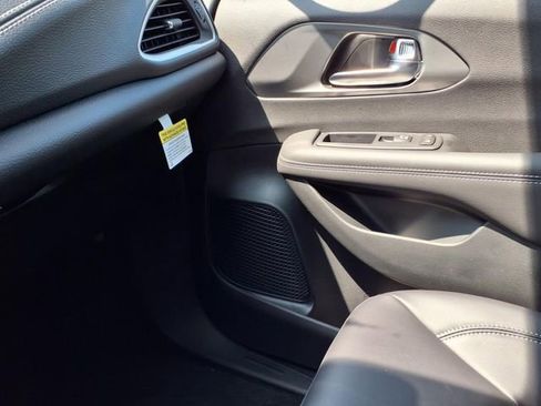 New 2026 Chrysler Pacifica Select image 19