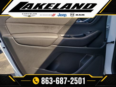 Used 2023 Chevrolet Traverse LT AWD/4WD image 10