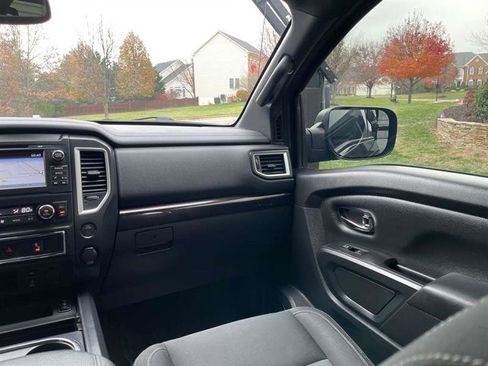 Used 2018 Nissan Titan SV w/ SV Convenience Package image 60