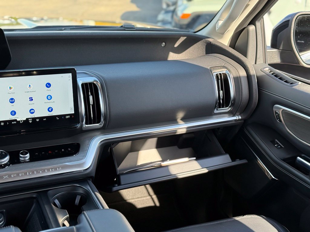 Certified 2025 Ford Expedition Platinum AWD/4WD image 32