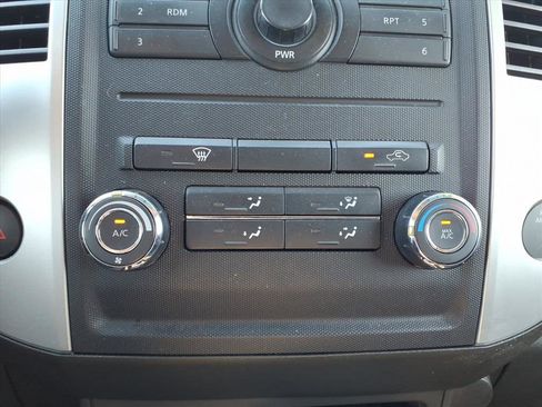 Used 2011 Nissan Frontier SV image 21