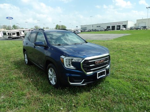 Used 2023 GMC Terrain SLE w/ Driver Convenience Package AWD/4WD image 4
