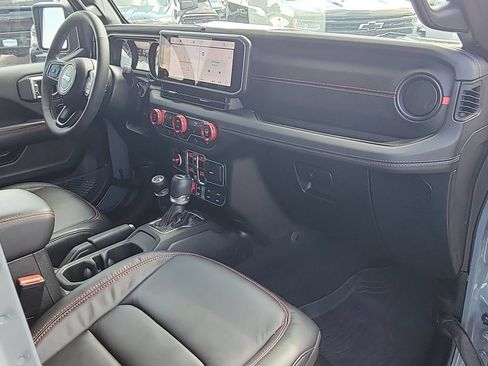 Used 2025 Jeep Wrangler Unlimited Rubicon AWD/4WD image 30