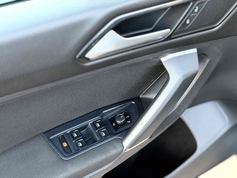 Used 2018 Volkswagen Tiguan S image 20