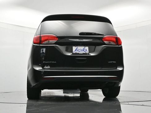 Used 2017 Chrysler Pacifica Limited w/ UConnect Theater Package FWD image 42