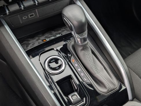 Used 2023 Chevrolet Colorado LT w/ LT Convenience Package II image 23