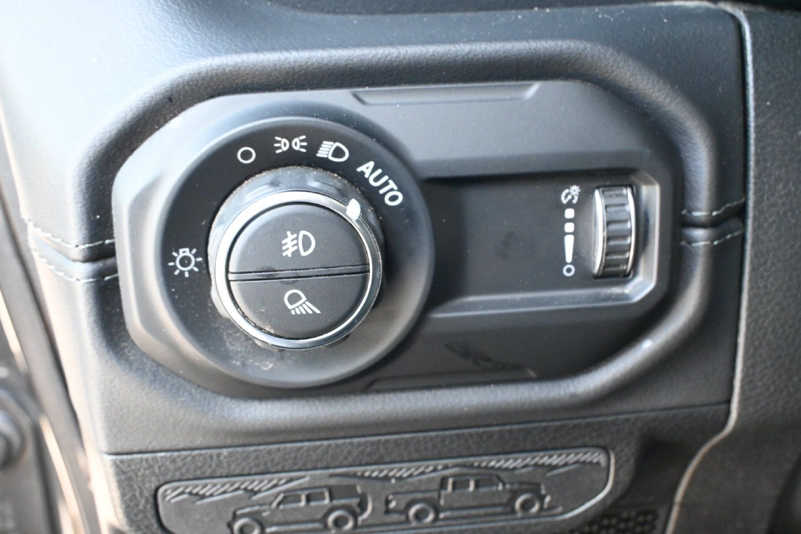 Used 2026 Jeep Gladiator Sport AWD/4WD image 10