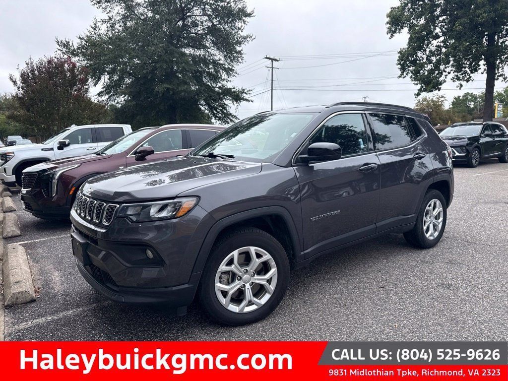 Used 2024 Jeep Compass Latitude AWD/4WD image 1