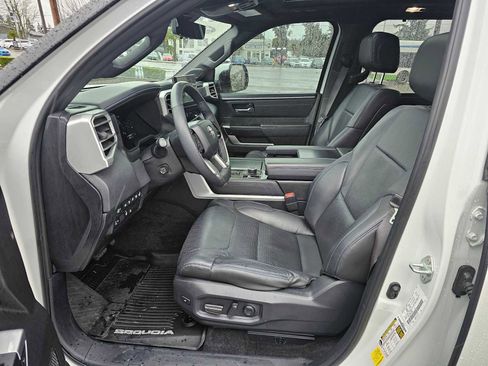 Used 2024 Toyota Sequoia Platinum image 21