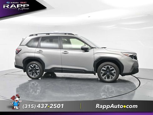 Used 2025 Subaru Forester Premium AWD/4WD image 3