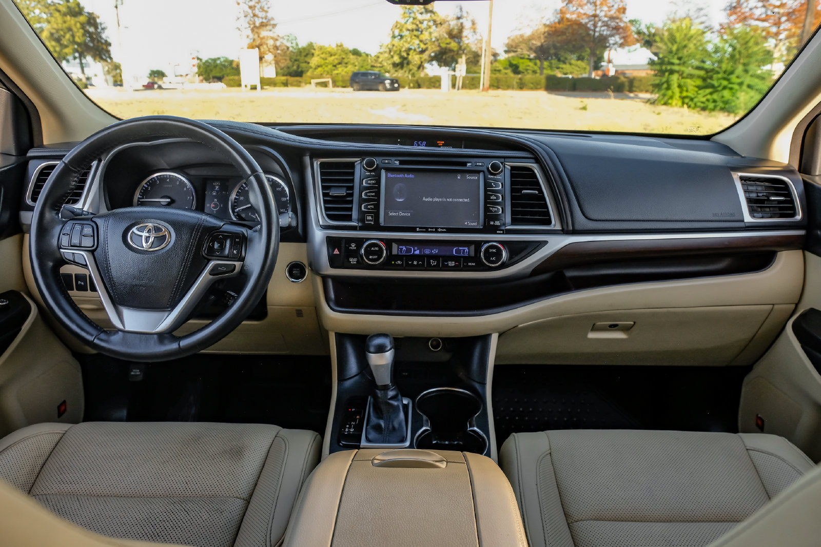 Used 2016 Toyota Highlander Limited w/ Driver Technology Package FWD image 12