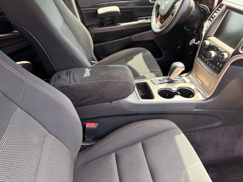 Used 2016 Jeep Grand Cherokee Laredo 75th Anniversary RWD image 9