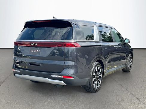 Used 2024 Kia Carnival EX FWD image 7