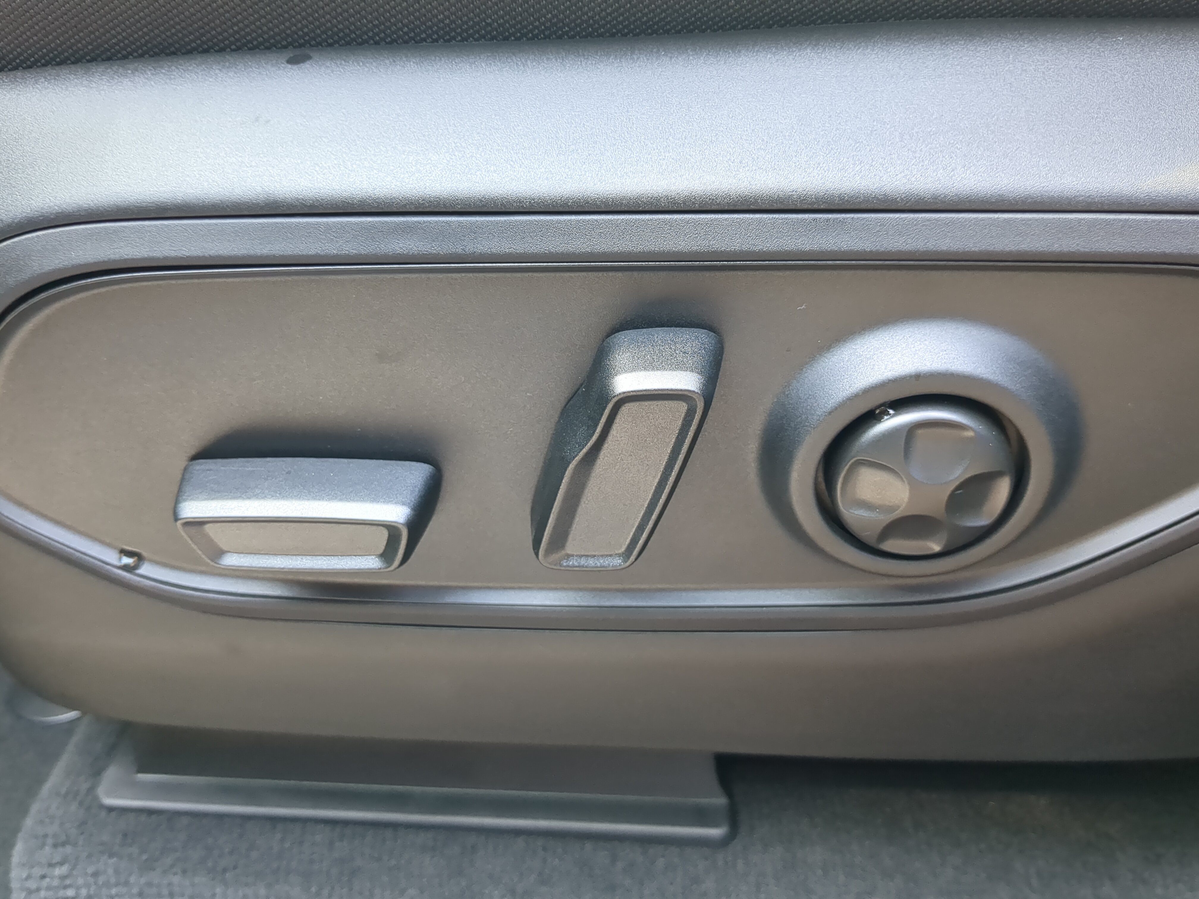 New 2026 Jeep Grand Cherokee Altitude RWD image 29