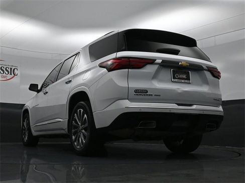 Used 2022 Chevrolet Traverse Premier image 24
