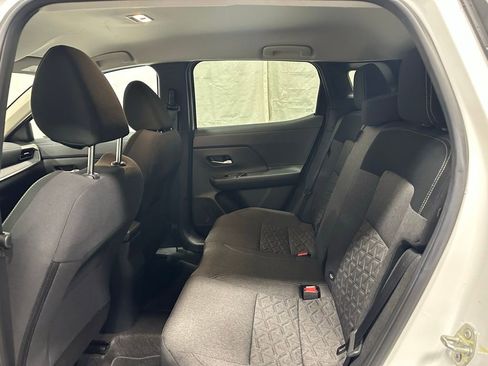 Used 2025 Nissan Kicks SV AWD/4WD image 40