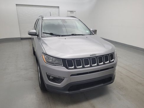 Used 2019 Jeep Compass Latitude w/ Cold Weather Group AWD/4WD image 14