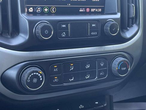 Used 2022 Chevrolet Colorado LT w/ Chrome Appearance Package AWD/4WD image 27
