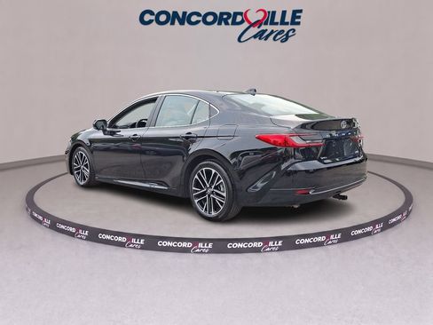 Used 2025 Toyota Camry XLE w/ Premium Plus Package FWD image 4