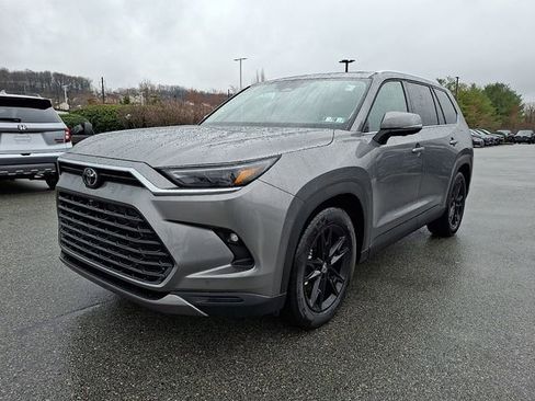 New 2026 Toyota Grand Highlander Platinum image 2