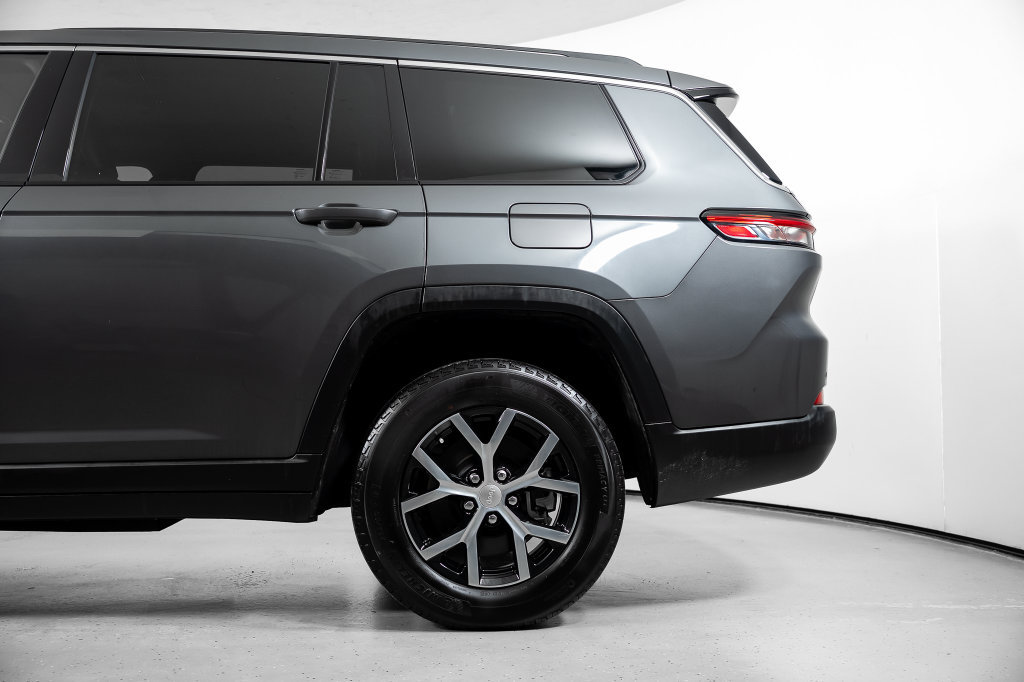Used 2023 Jeep Grand Cherokee L Limited RWD image 15
