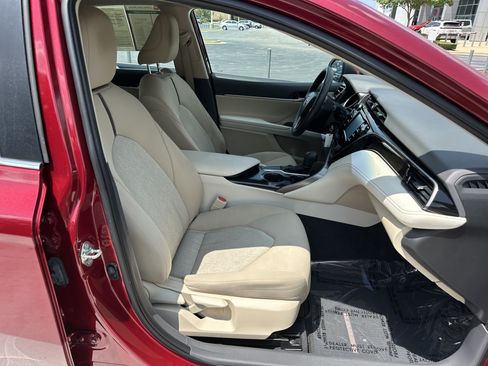 Certified 2020 Toyota Camry LE FWD image 33