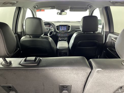 Used 2024 GMC Terrain SLT image 14