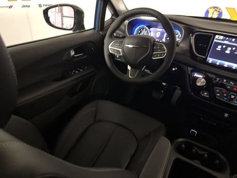New 2026 Chrysler Pacifica Select AWD/4WD image 37