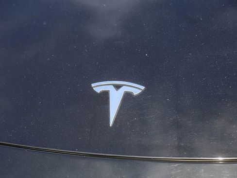 Used 2023 Tesla Model Y Long Range image 7