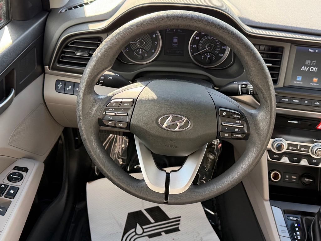 Used 2020 Hyundai Elantra SEL FWD image 22