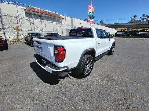 Used 2024 GMC Canyon AT4 w/ AT4 Premium Package AWD/4WD image 8