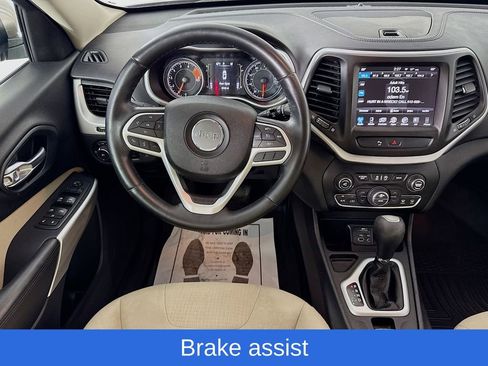 Used 2017 Jeep Cherokee Latitude w/ Comfort/Convenience Group image 29