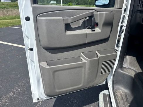 Used 2025 Chevrolet Express 2500 w/ Driver Convenience Package RWD image 12