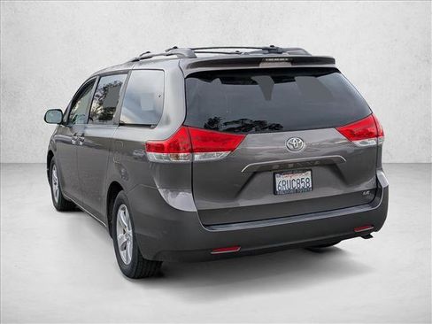 Used 2011 Toyota Sienna LE image 7