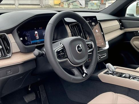New 2026 Volvo XC90 B6 Plus w/ Protection Package Premier image 8