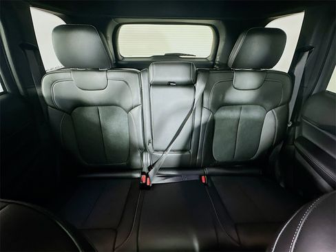 New 2025 Jeep Grand Cherokee Altitude image 10