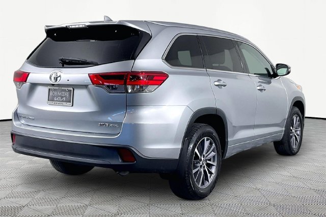 Used 2017 Toyota Highlander XLE AWD/4WD image 6
