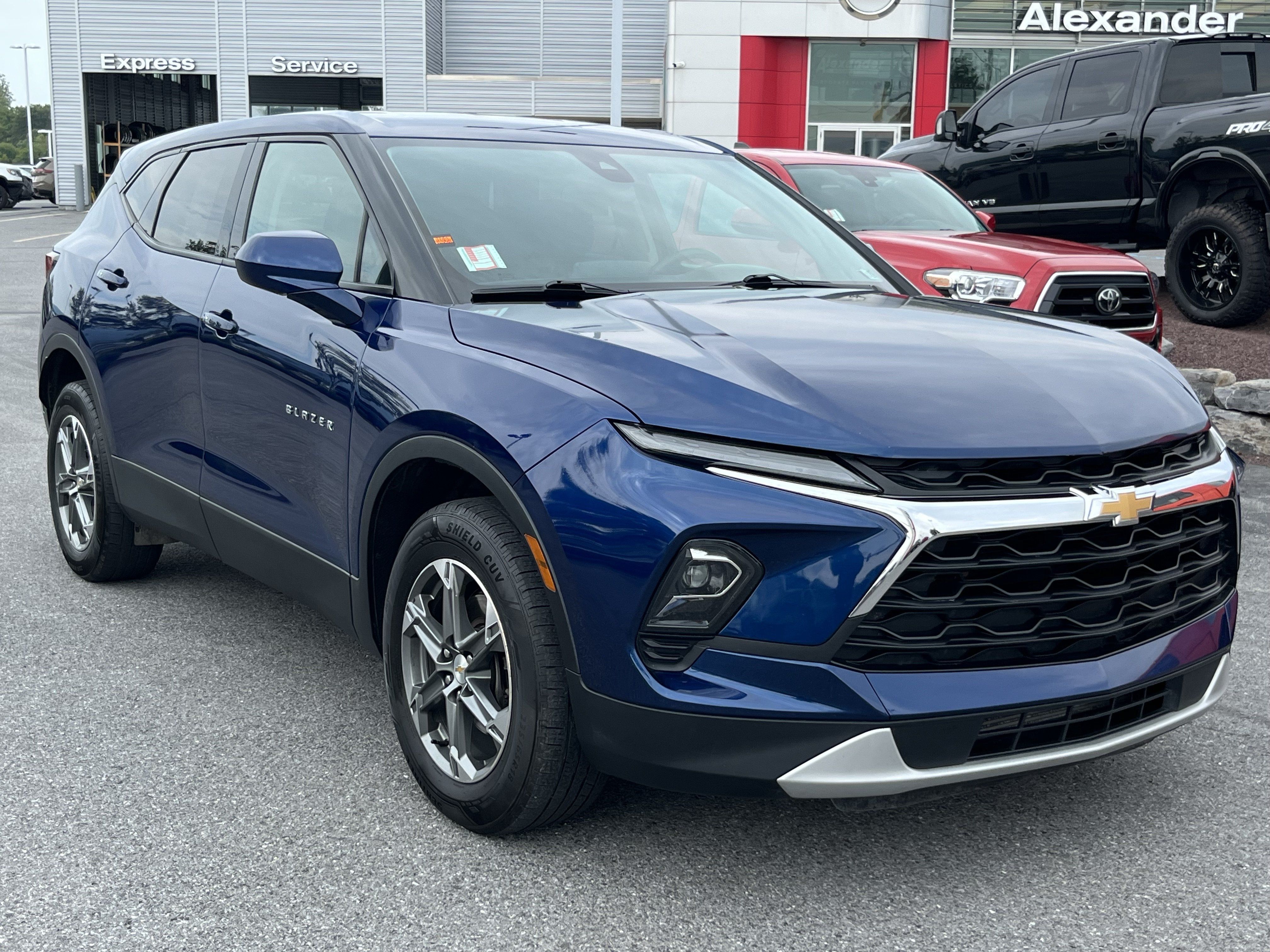 Used 2023 Chevrolet Blazer LT AWD/4WD image 1