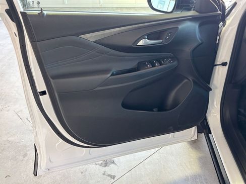 Used 2025 Buick Envista Sport Touring image 18