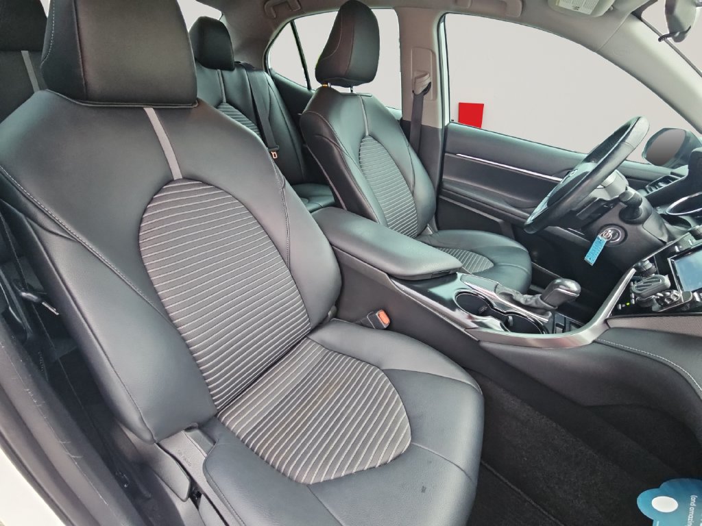 Used 2020 Toyota Camry SE FWD image 16