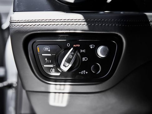 Used 2021 Bentley Bentayga AWD/4WD image 52
