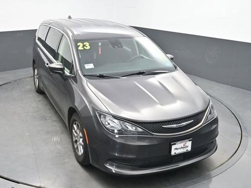 Used 2023 Chrysler Voyager LX image 23
