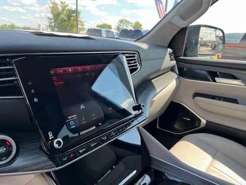 Used 2024 Jeep Wagoneer Series II w/ Flexible Seating Group AWD/4WD image 18