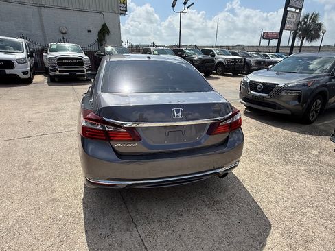 Used 2017 Honda Accord EX-L image 5