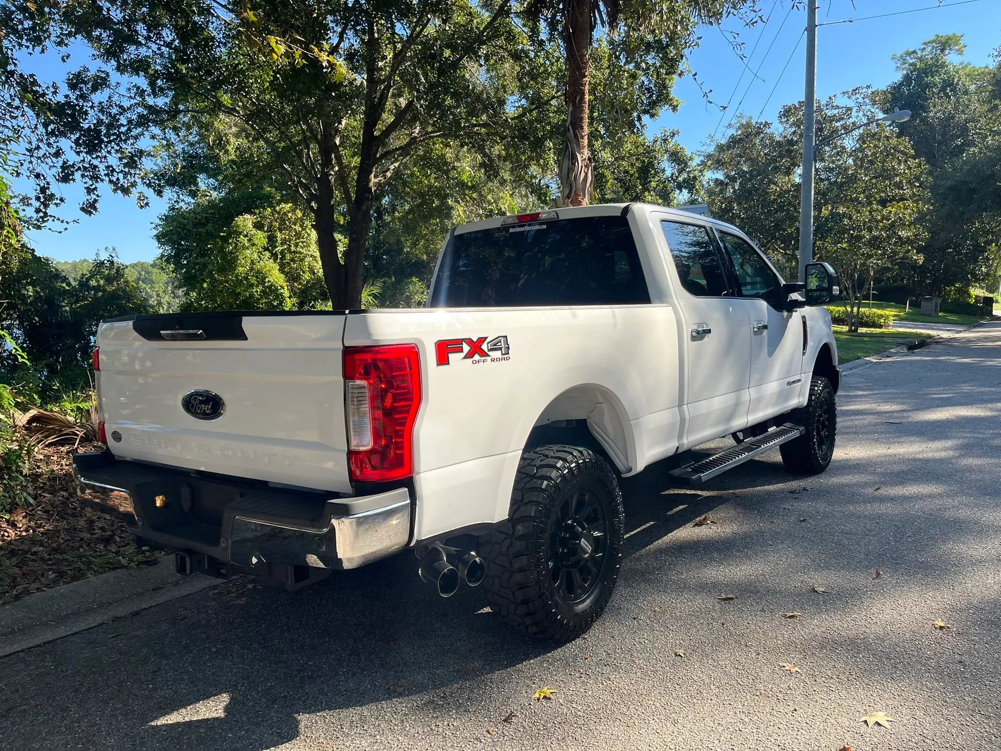 Used 2017 Ford F350 XLT w/ XLT Premium Package AWD/4WD image 6
