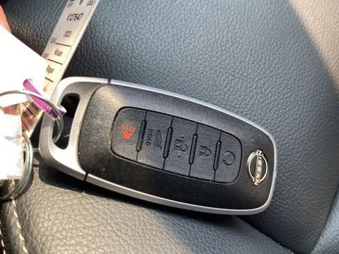 Used 2023 Nissan Rogue SL AWD/4WD image 21