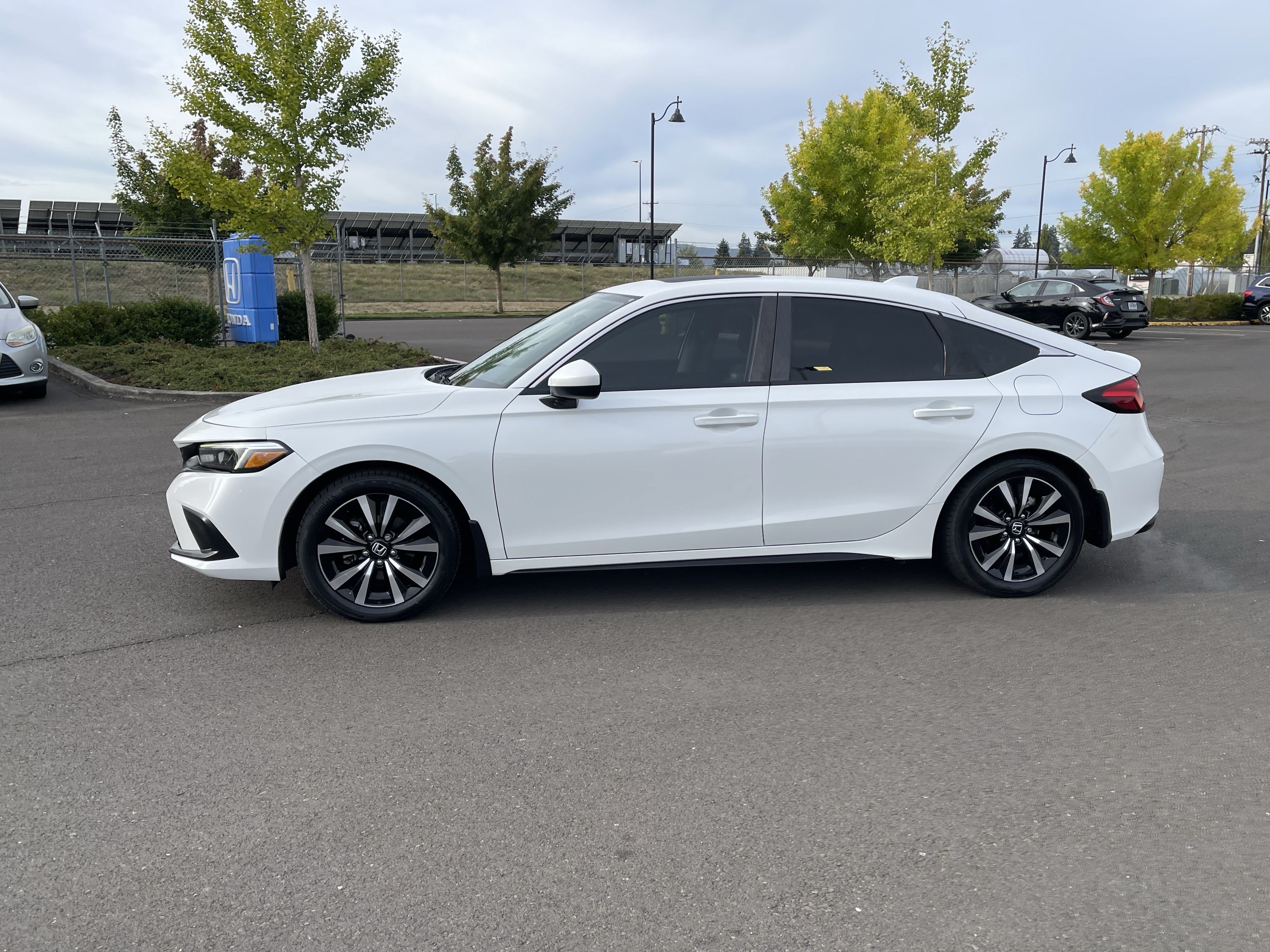Used 2022 Honda Civic EX-L image 2